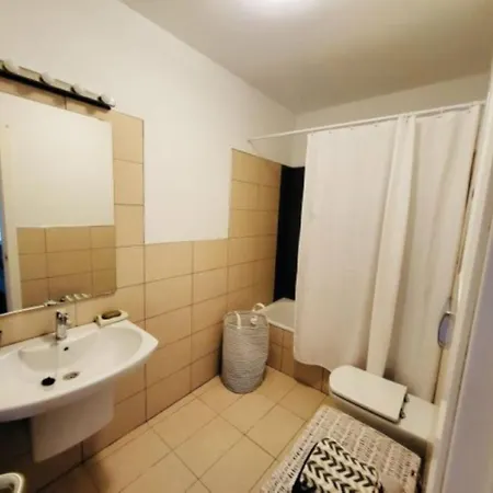 La Casa Amarilla